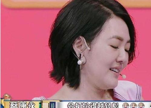 戚薇翻包视频,明星日常用品大公开