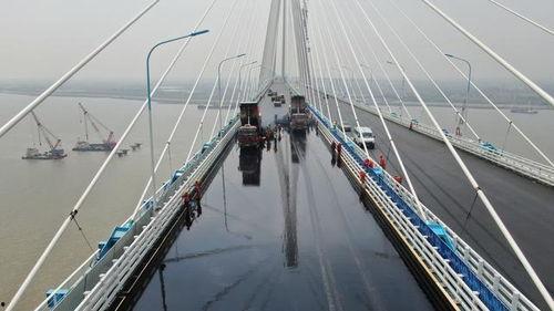 沪通长江大桥视频,跨越天堑的钢铁巨龙,见证中国桥梁建设新高度